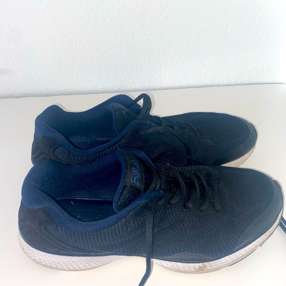 Take A Peek - Fila Sneakers - Size 11